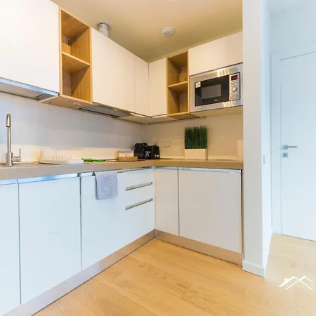 Waterfront Lux| Studio|a/c|parking|gym|wifi By Tilo